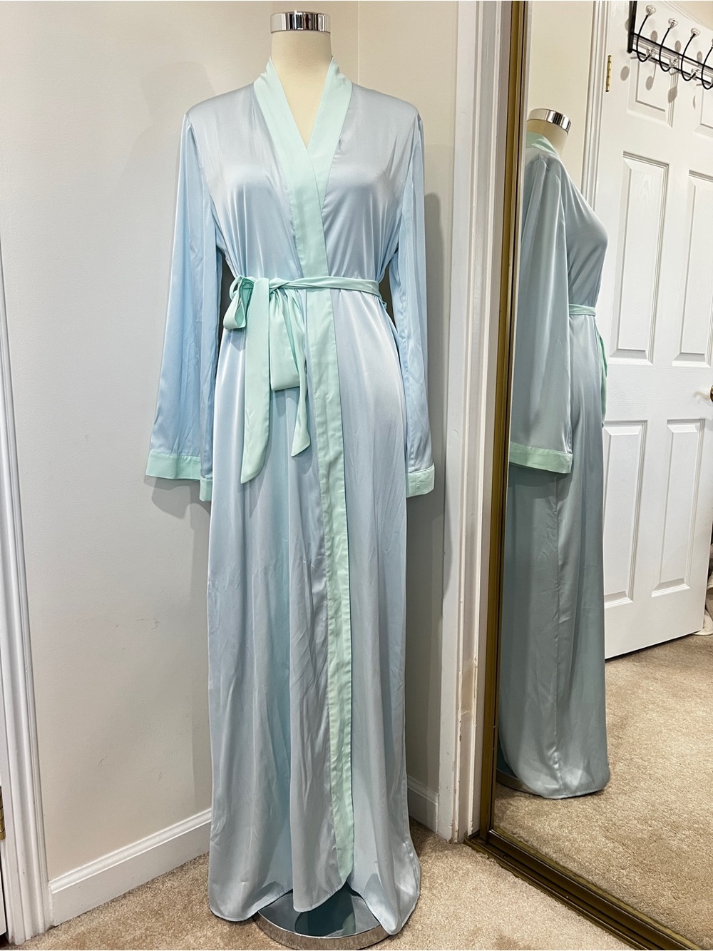 Robe Maxi Savage x Fenty Sky Blue Teal trim & Belt Size XS/SM Long Sleeve - Picture 9 of 15